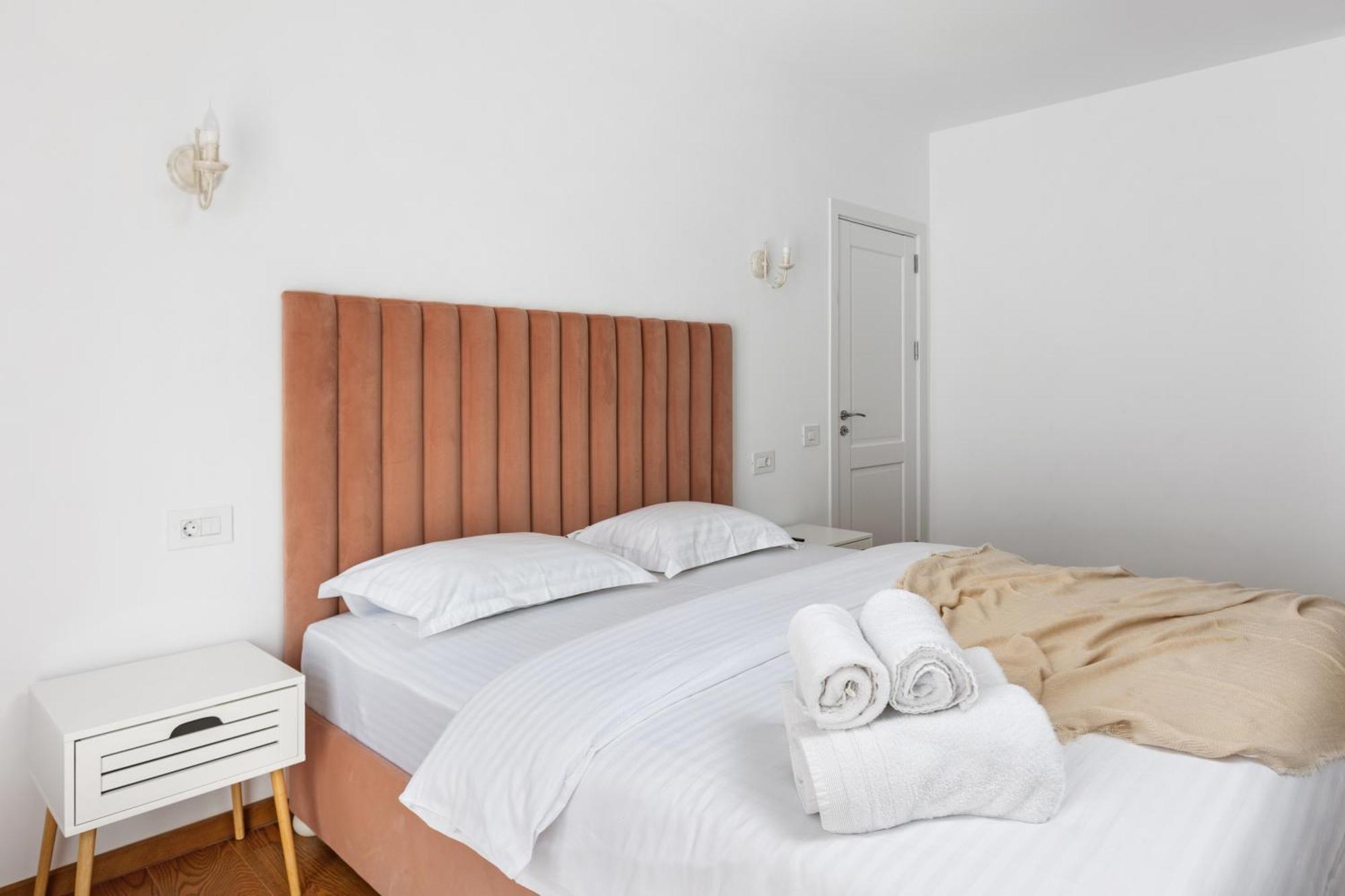 Peak Aparthotel - Old Town - By Cityhost Brasov Exterior photo