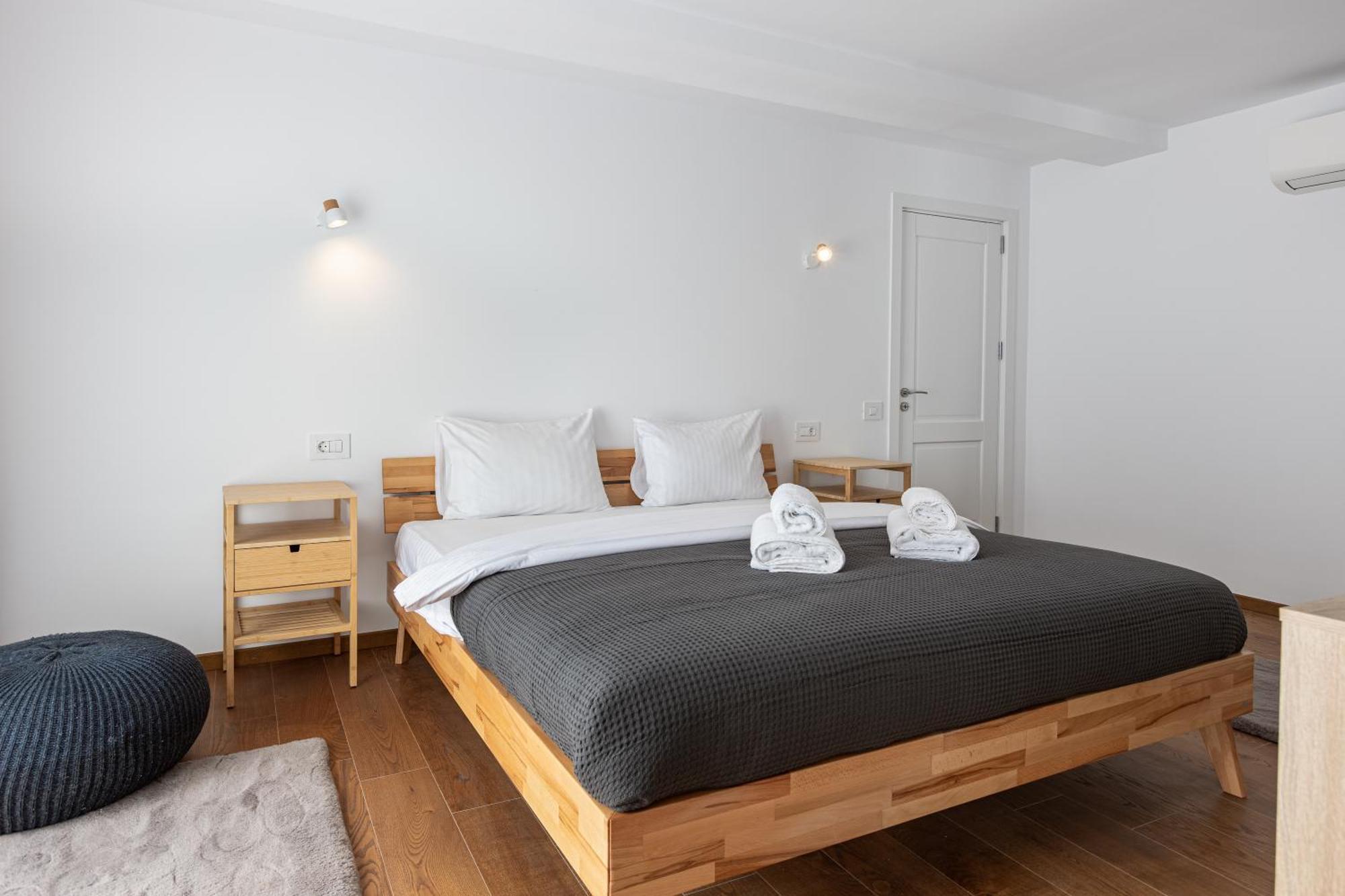 Peak Aparthotel - Old Town - By Cityhost Brasov Exterior photo
